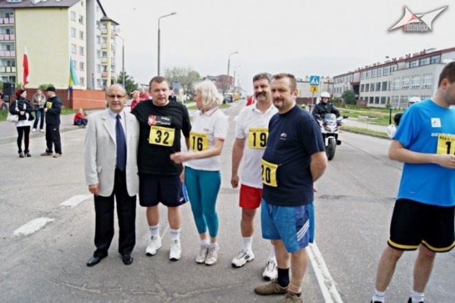 XVI Międzynarodowy Półmaraton Kurpiowski w Ostrołęce - PRZEDBIEGI (09.05.2010) - zdjęcie #30 - eOstroleka.pl